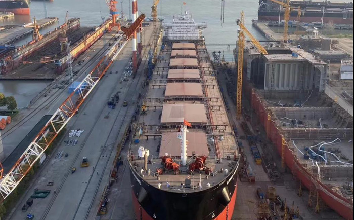 江都经济开发区动态——中船澄西42号82000吨船提早3天下水