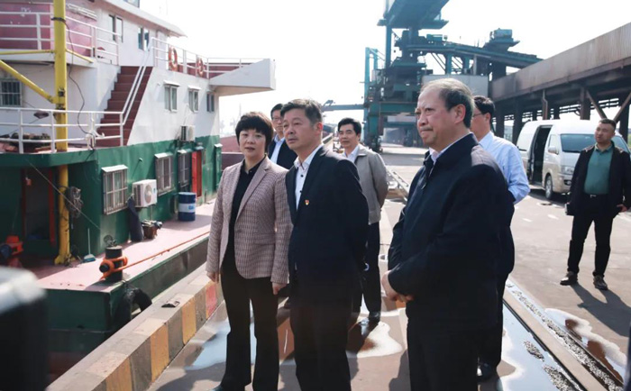 扬州市委副书记、市长张宝娟领队走访调查江都江都经济开发区、大桥镇核心企业