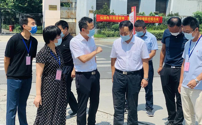 扬州市政协副主席王骏赴开发区、大桥镇调研疫情防控工作